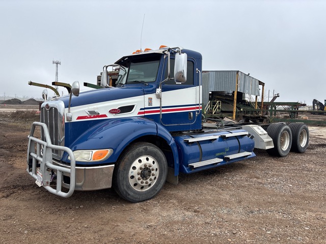 2014 Peterbilt 567 CNG 6x4 T/A Day Cab Truck Tractor 2014 Peterbilt 567 CNG 6x4 T/A Day Cab Truck Tractor