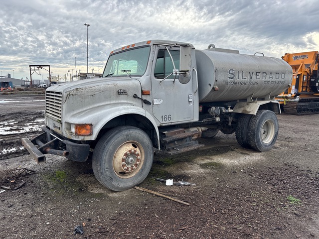 2000 International 4700 4x2 Water Truck