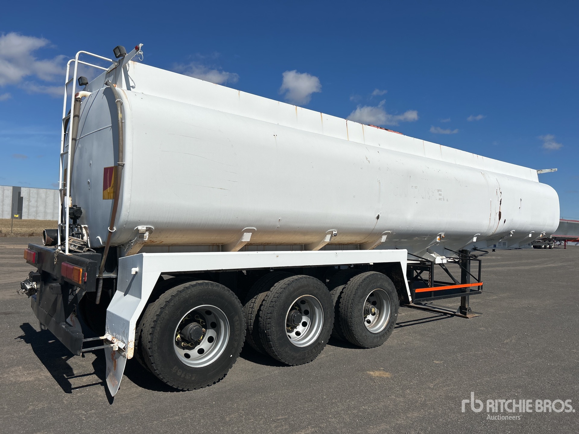 General Appearance with Bild, Ecke hinten links