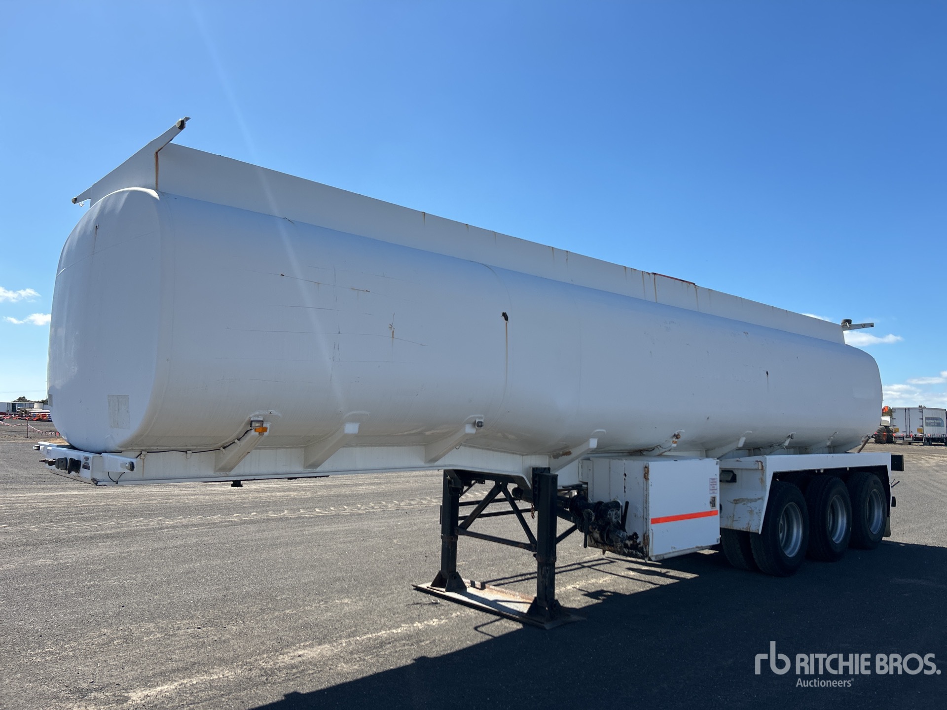 General Appearance with Bild, Ecke vorne rechts