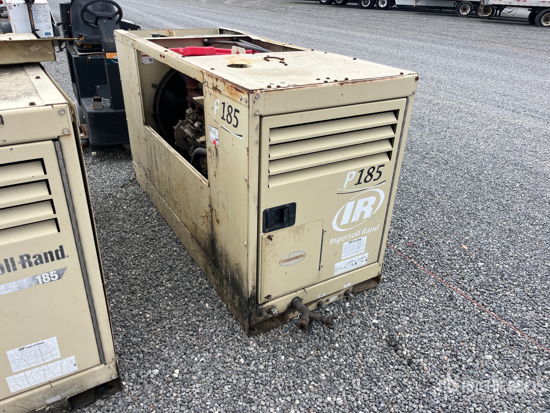 General Appearance with Bild, Ecke vorne links