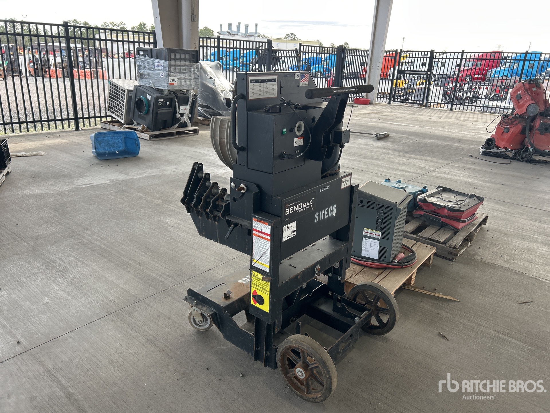 Aspect général with Image, coin arrière droit