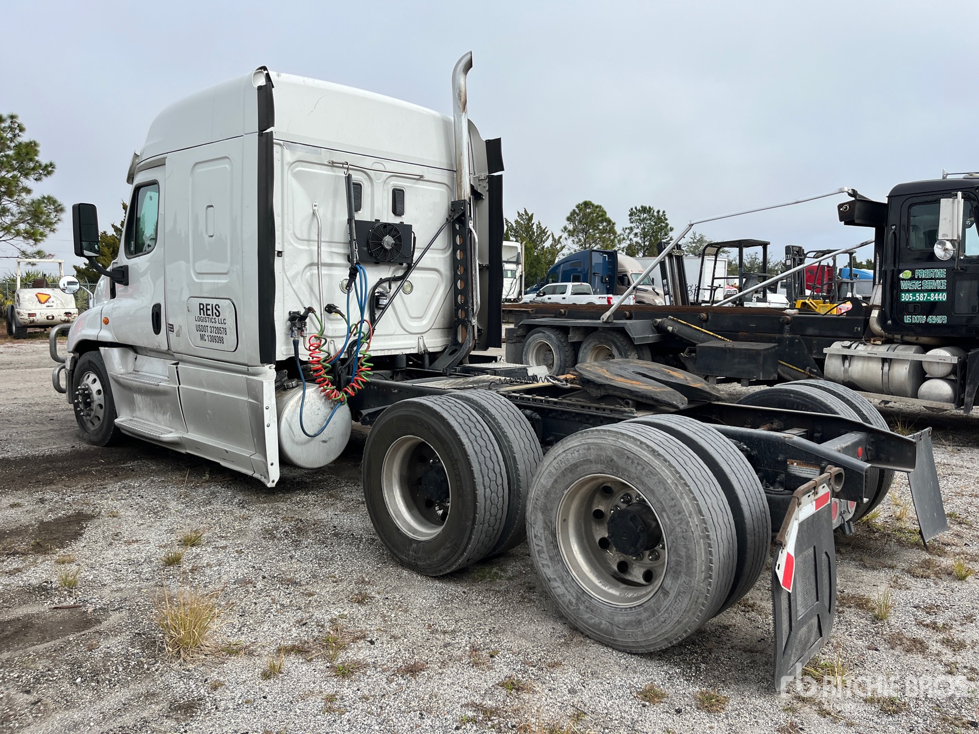 Aspect général with Image, coin arrière gauche