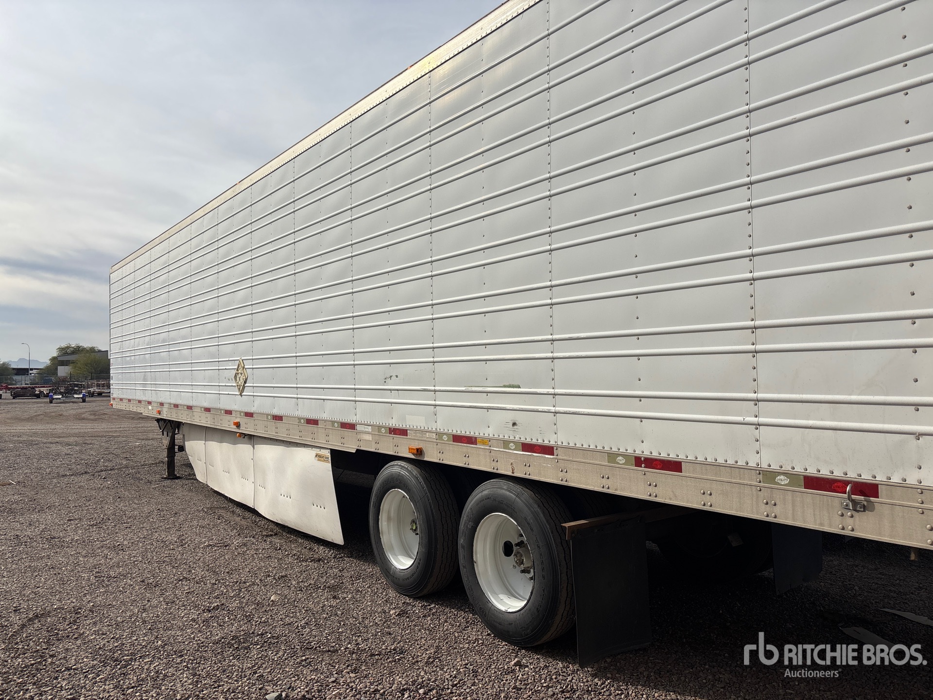 General Appearance with Foto, angolo posteriore sinistro