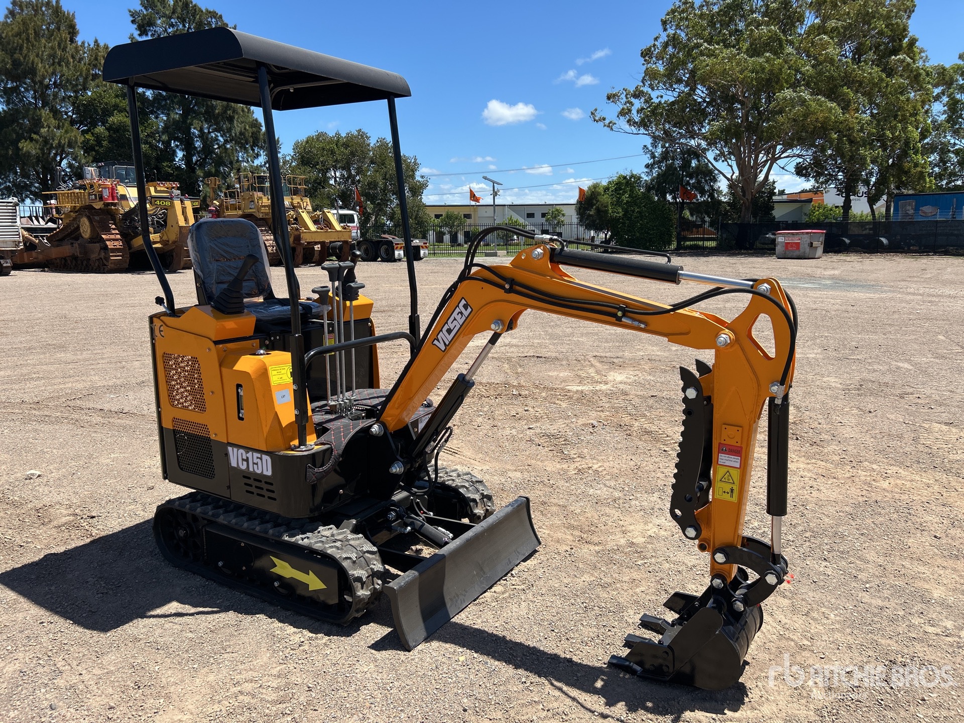 General Appearance with Picture, Right Front Corner