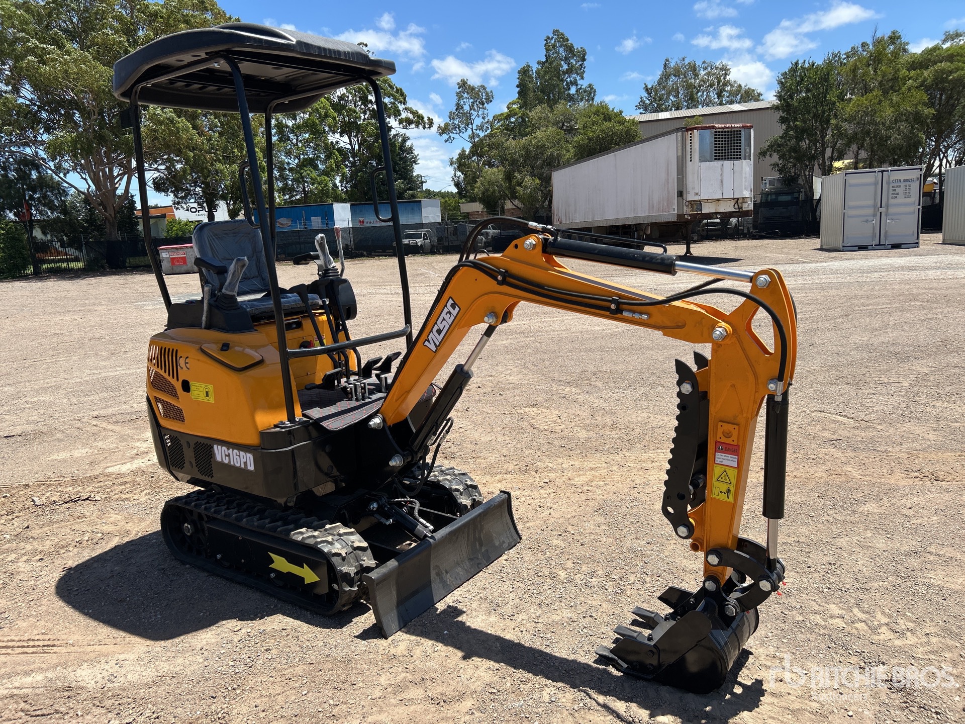 General Appearance with Picture, Right Front Corner