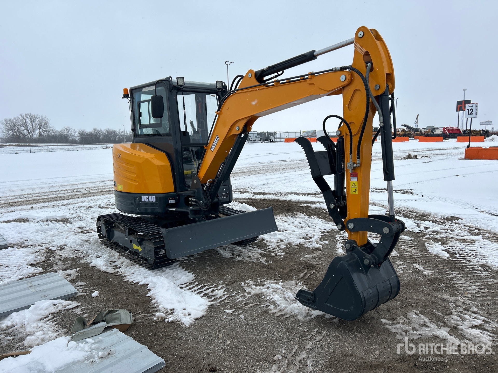 General Appearance with Picture, Right Front Corner