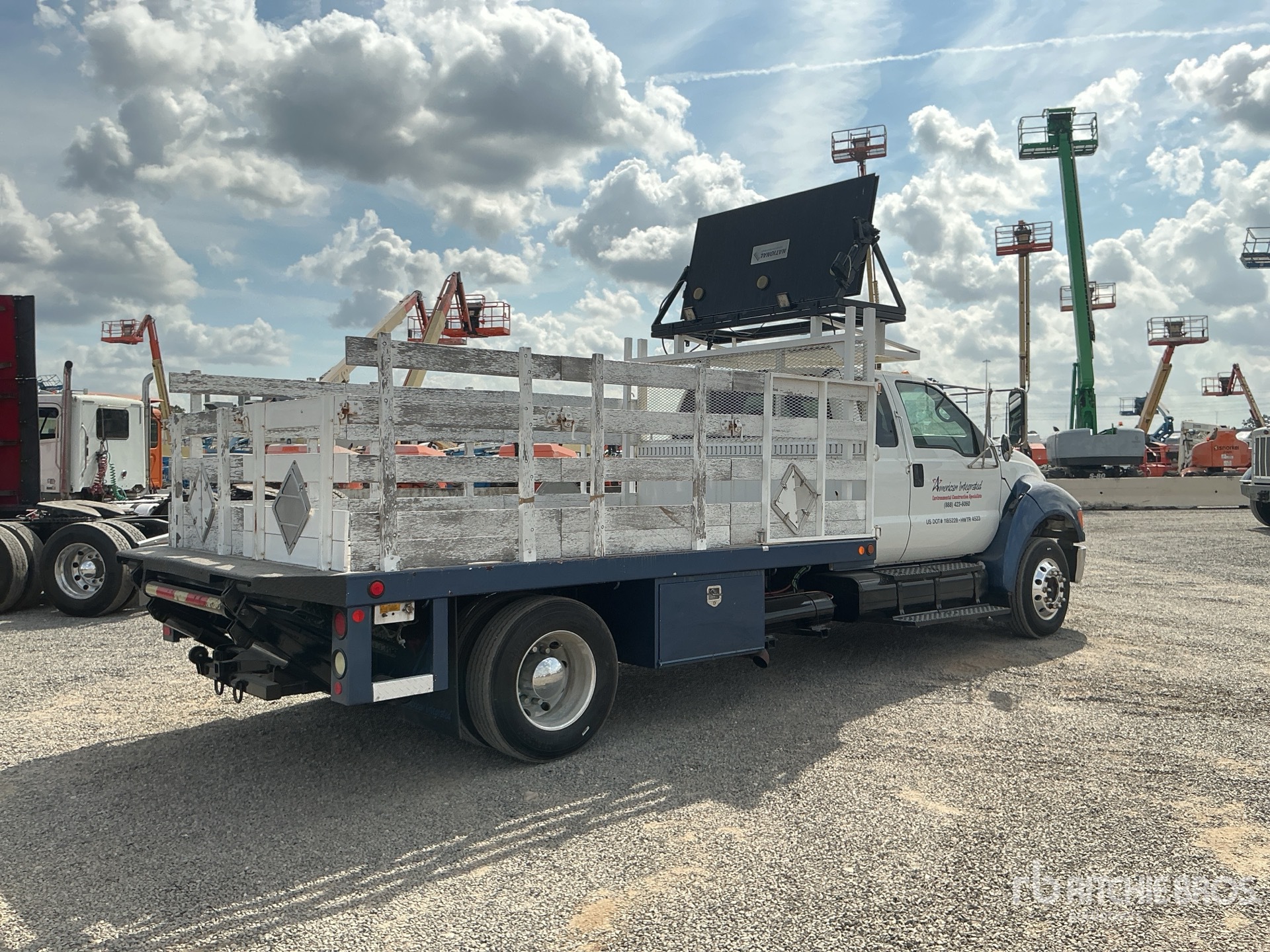 General Appearance with Imagen: esquina trasera derecha