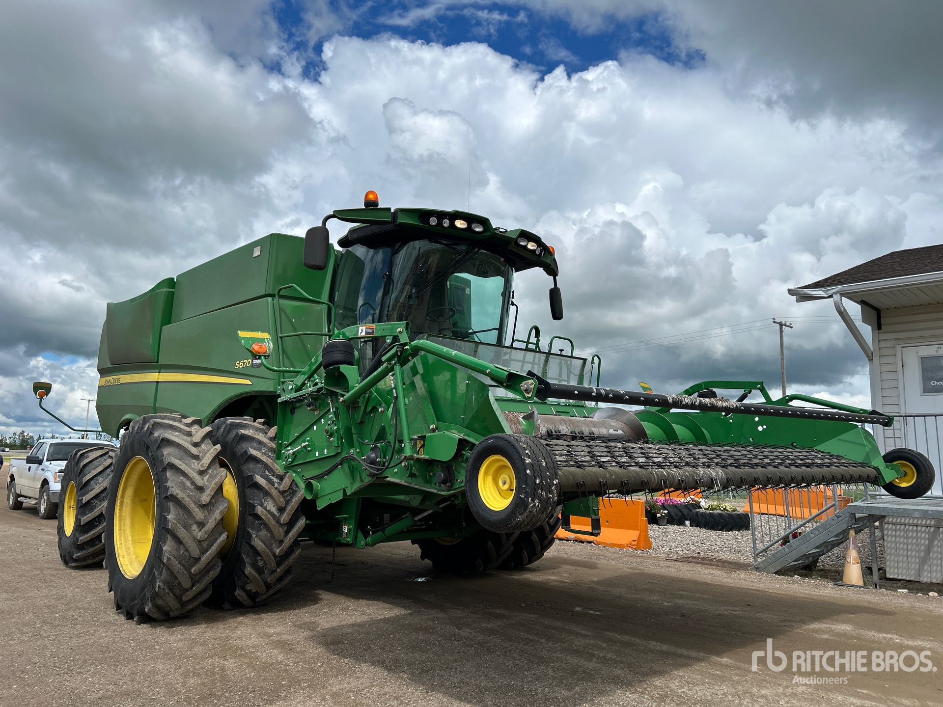 Photo of a 2012 John Deere S670
