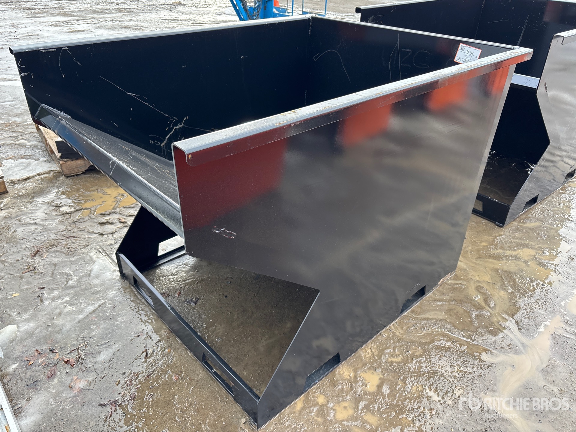 General Appearance with Bild, Ecke vorne links