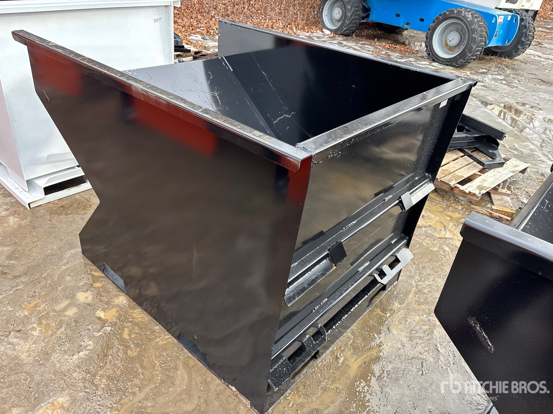 General Appearance with Bild, Ecke hinten links