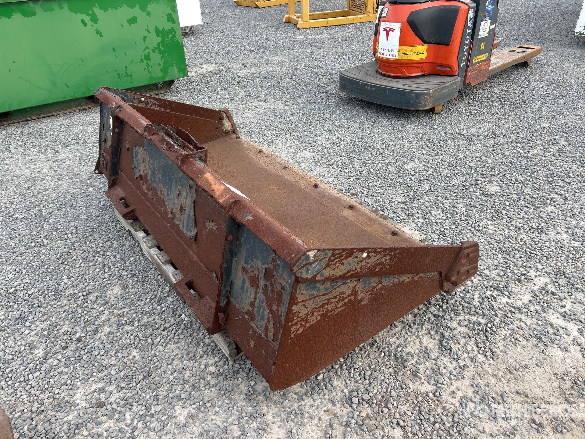 Aspect général with Image, coin arrière droit