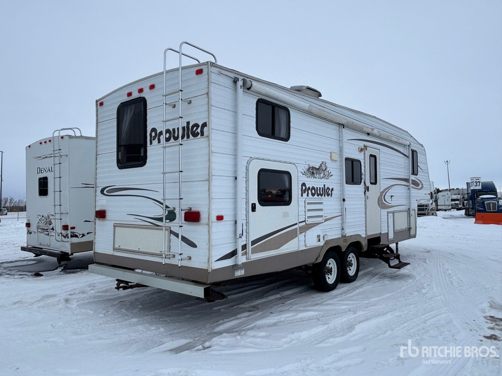 Aspect général with Image, coin arrière droit