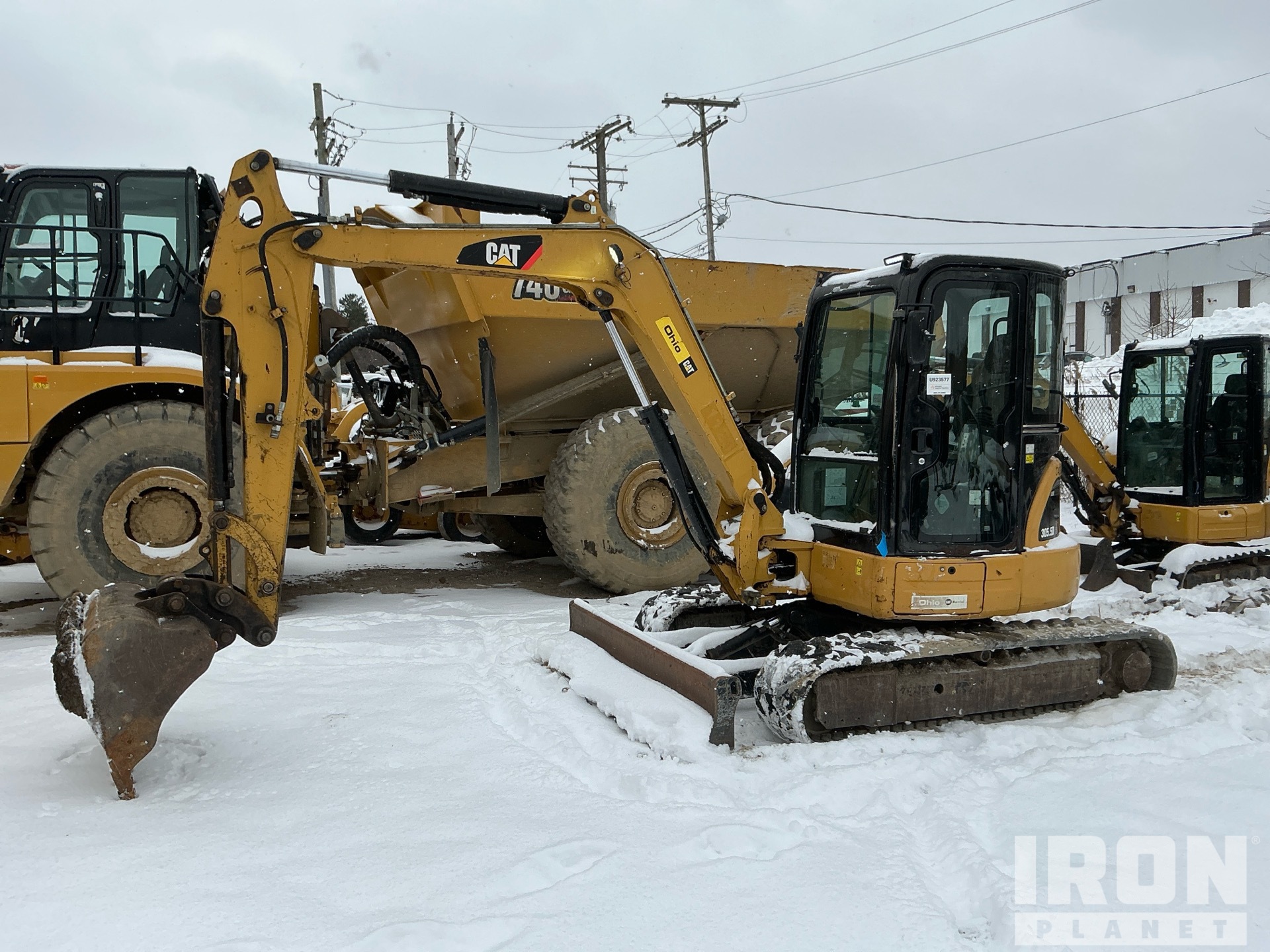 General Appearance with Picture, Left Front Corner