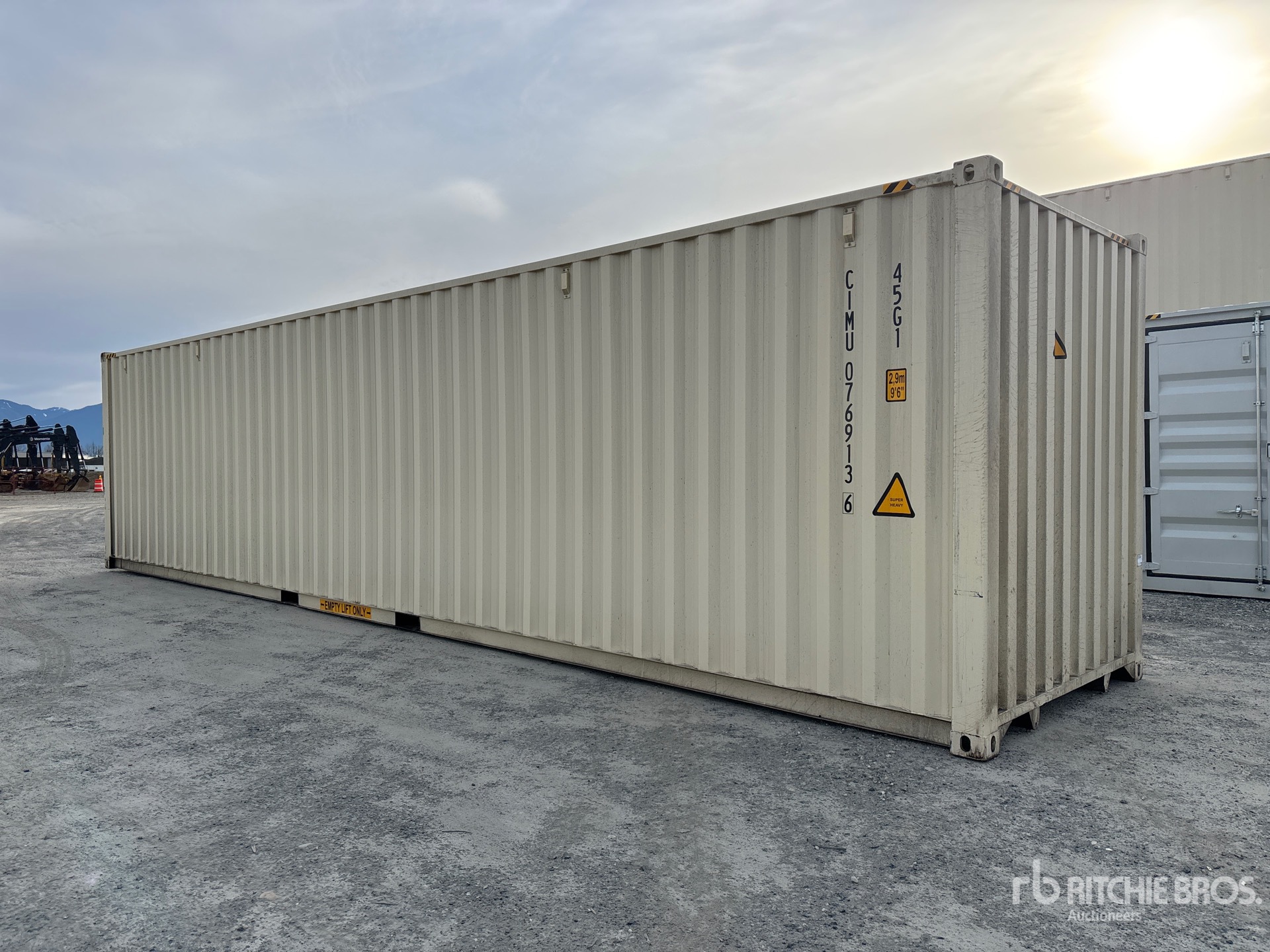 General Appearance with Foto, angolo posteriore sinistro