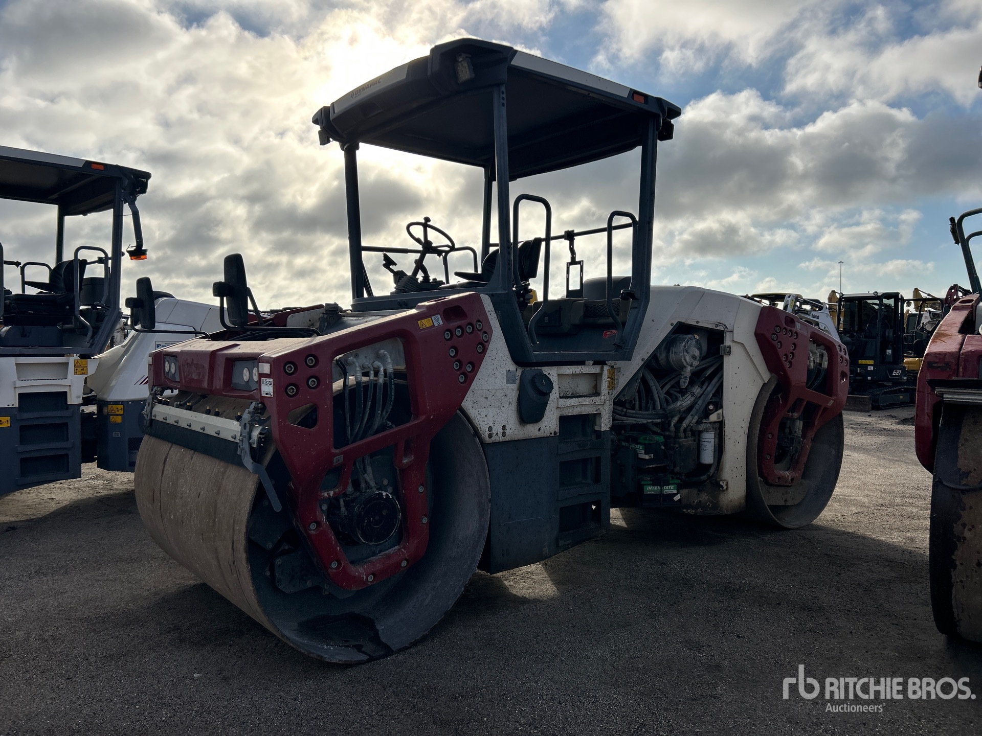 General Appearance with Bild, Ecke vorne links