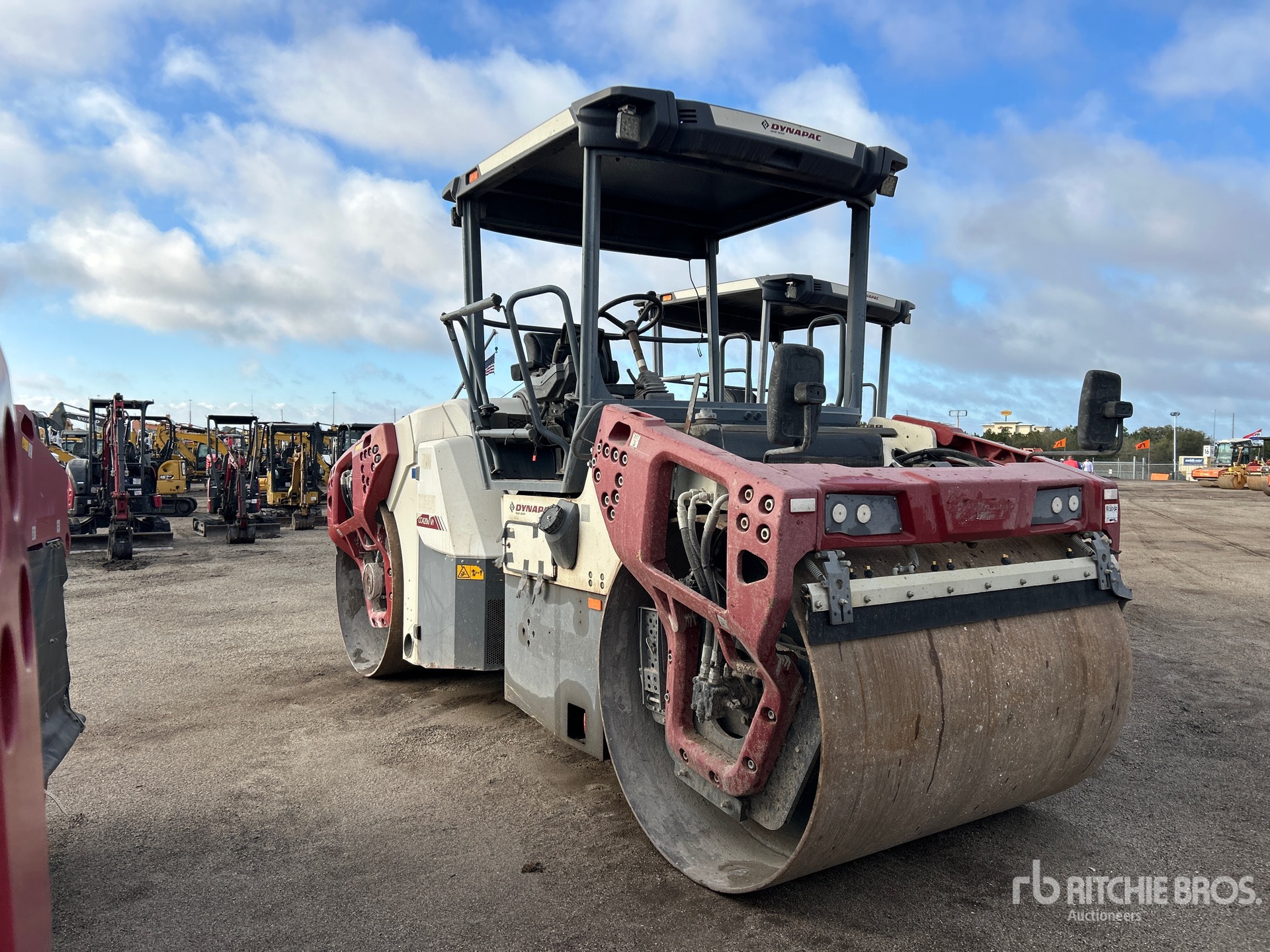 General Appearance with Bild, Ecke vorne rechts