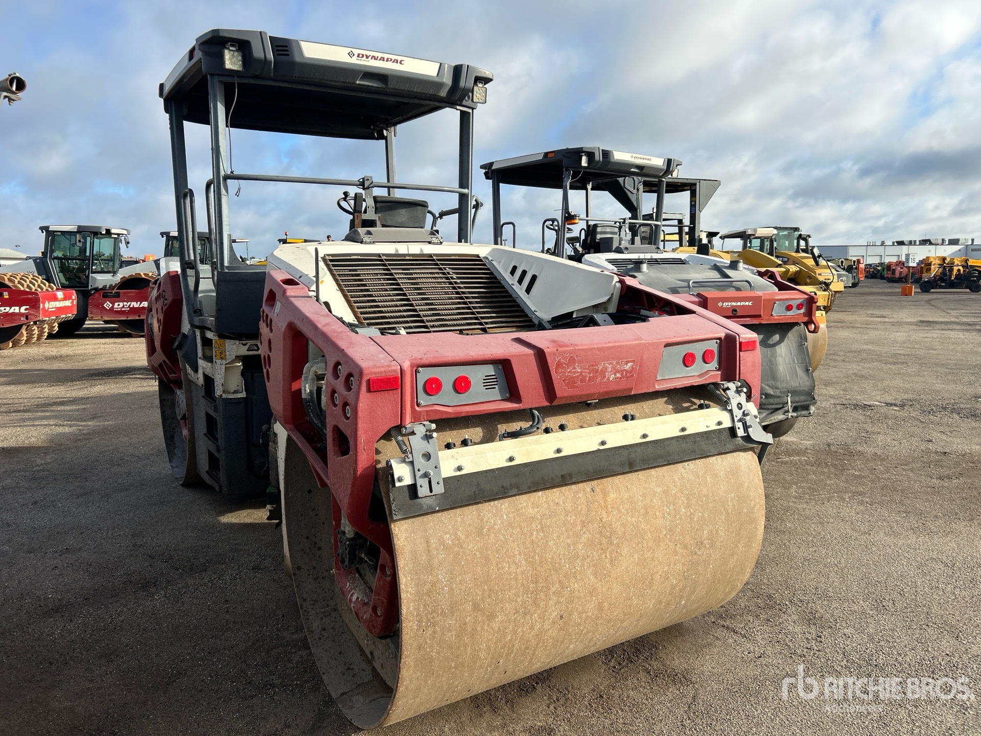 General Appearance with Bild, Ecke hinten links