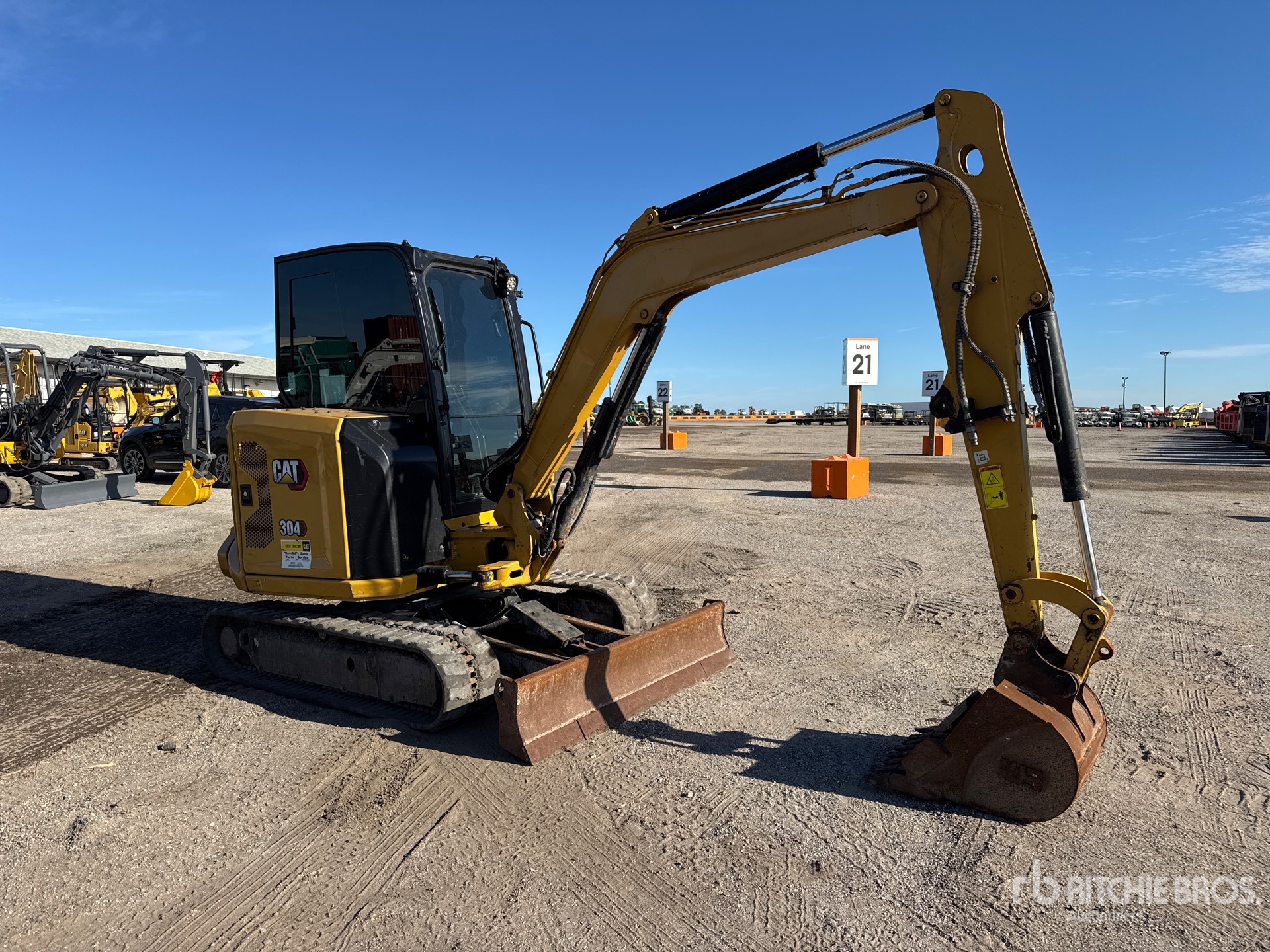 General Appearance with Picture, Right Front Corner