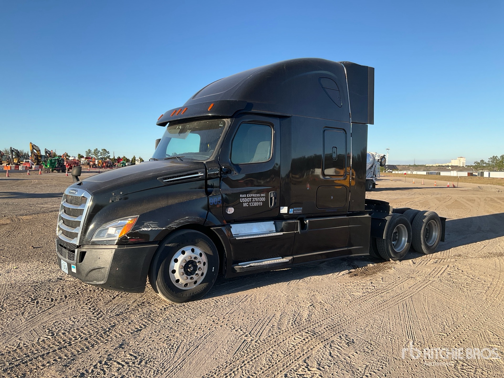 General Appearance with Bild, Ecke vorne links