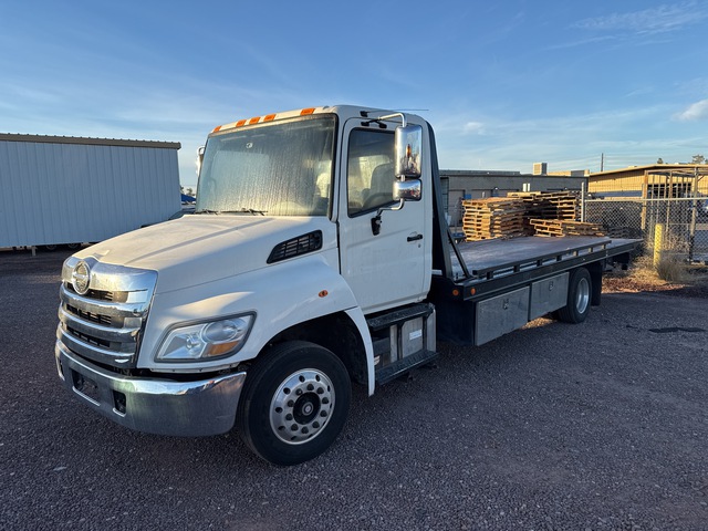 2015 Hino 4x2 Rollback Truck
