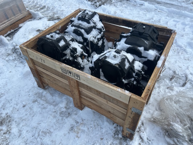 Quantity of (4) Carraro CA395142S Transmission