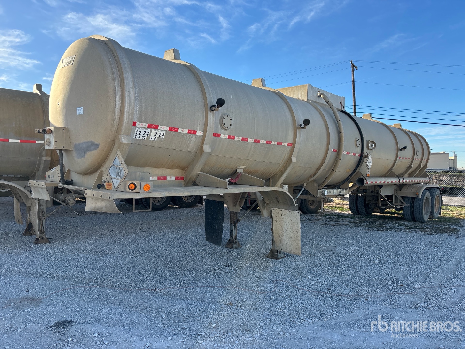 General Appearance with Bild, Ecke vorne links