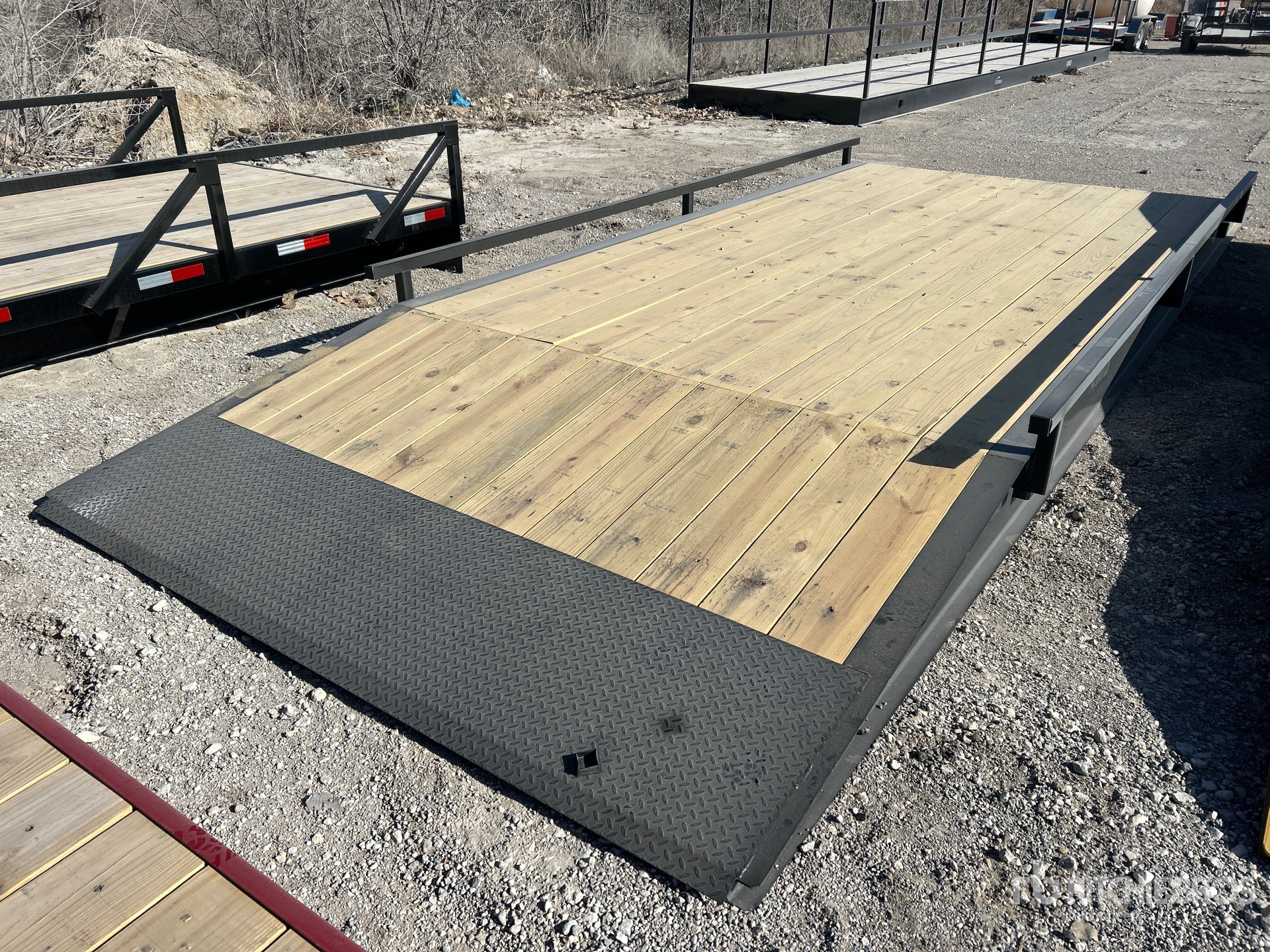 General Appearance with Foto, angolo posteriore sinistro