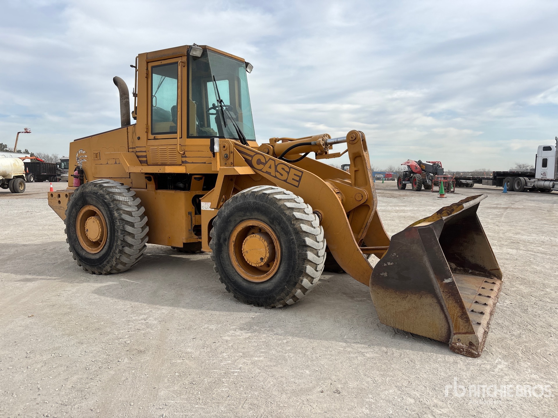 General Appearance with Picture, Right Front Corner