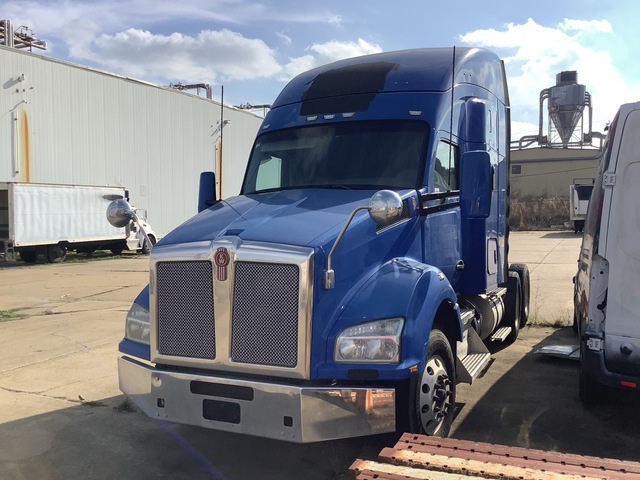 2016 Kenworth T880 6x4 T/A Sleeper Truck Tractor (Inoperable)