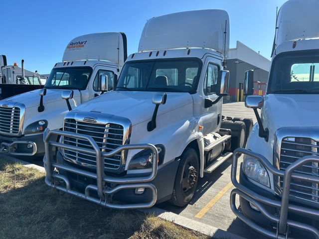 2018 Freightliner Cascadia 125 6x4 T/A Day Cab Truck Tractor