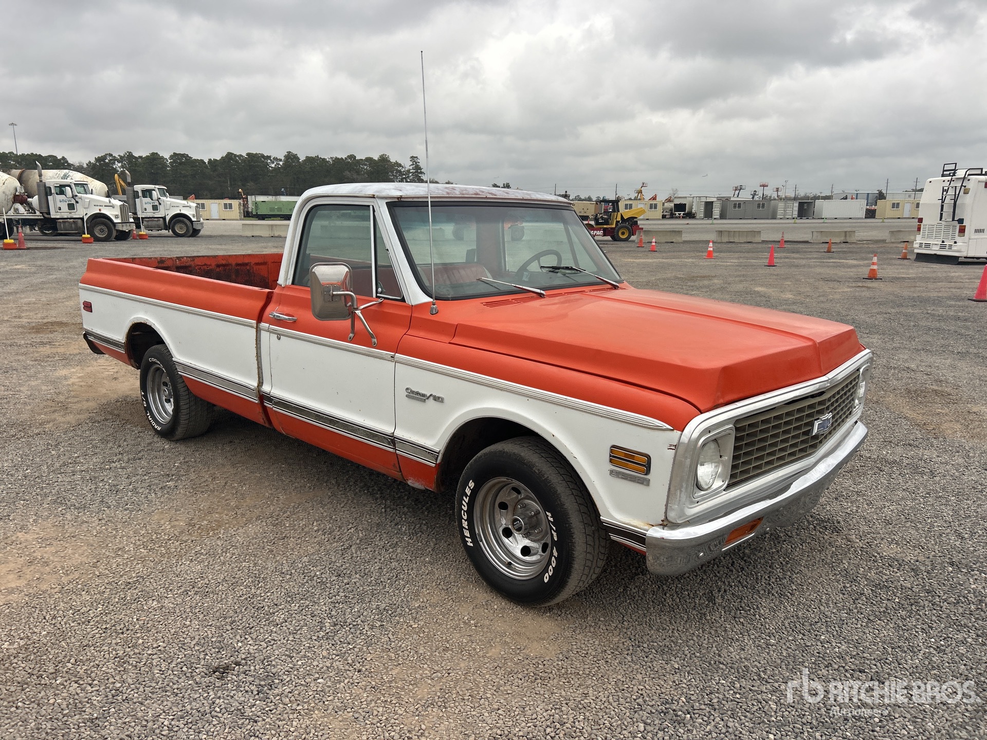 General Appearance with Picture, Right Front Corner