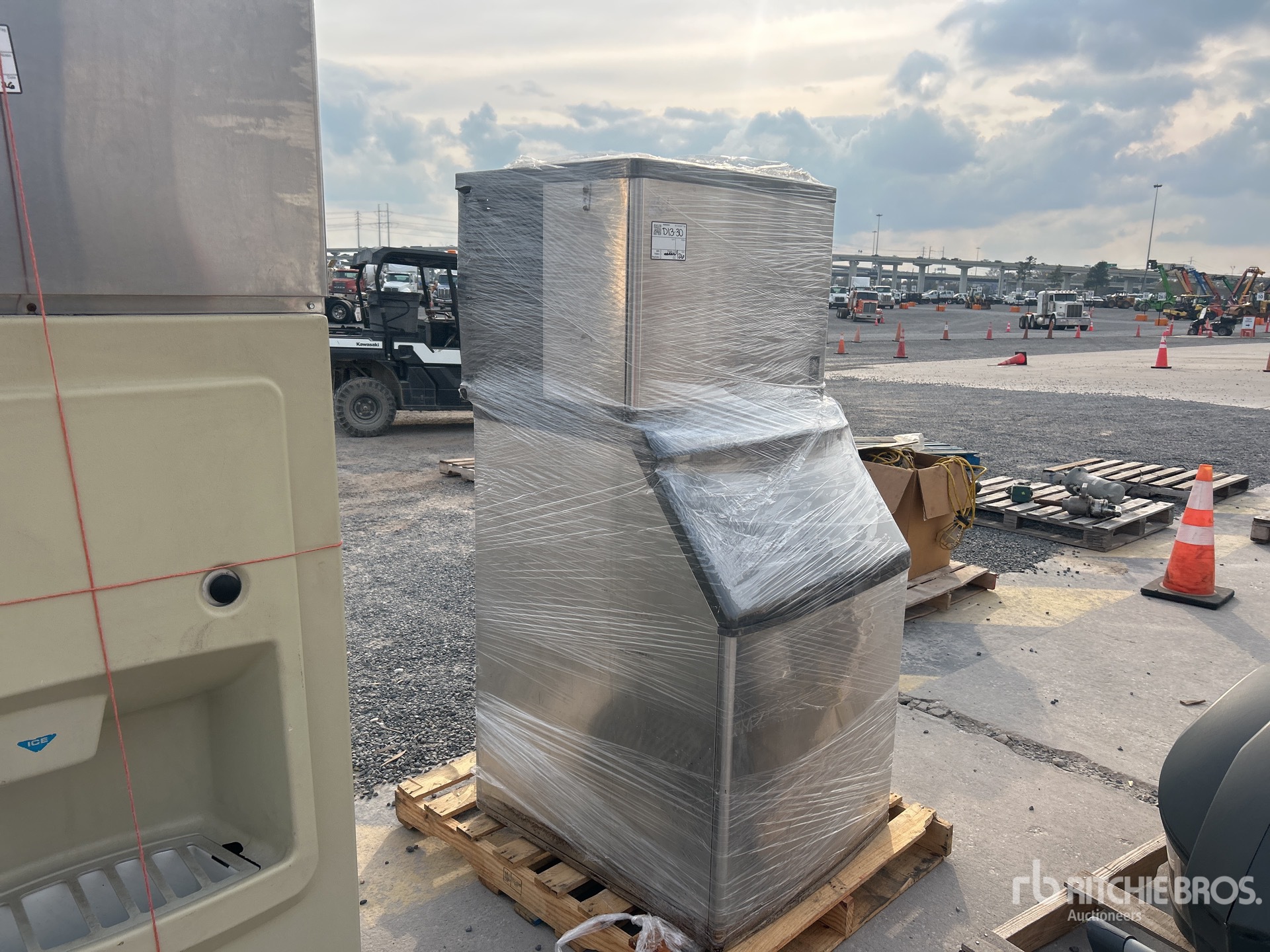 General Appearance with Image, coin avant droit