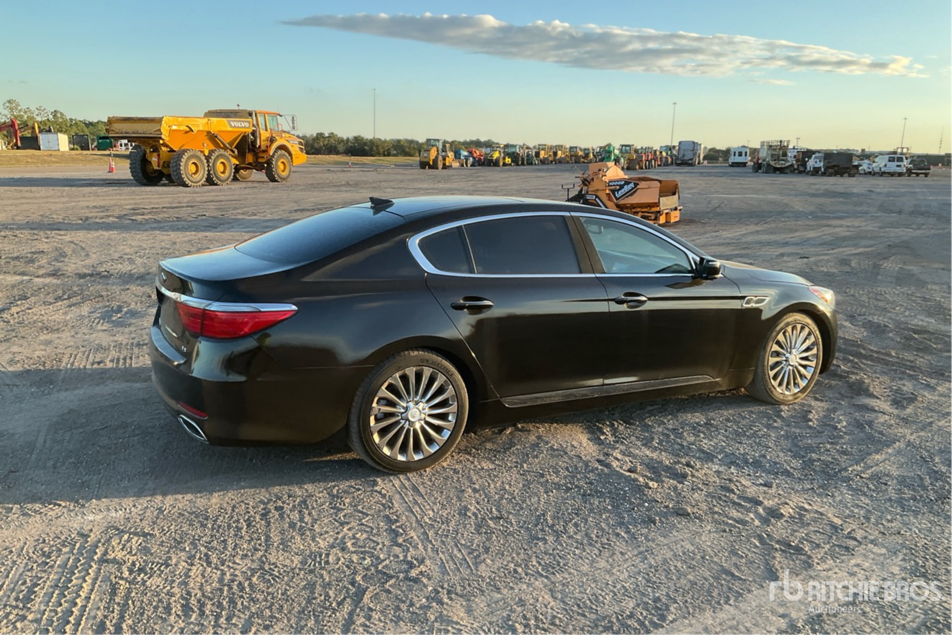 Aspect général with Image, coin arrière droit