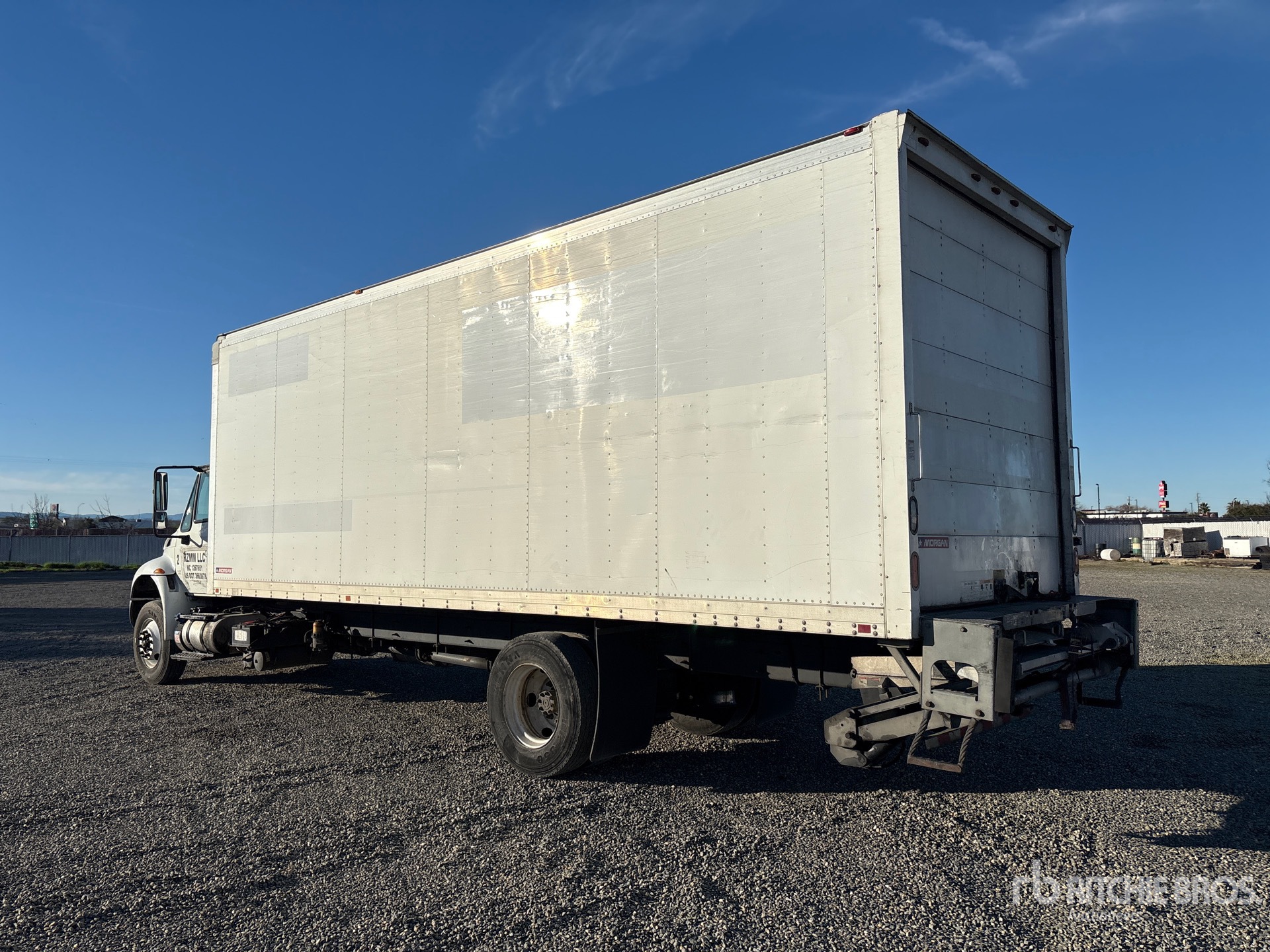 General Appearance with Foto, angolo posteriore sinistro