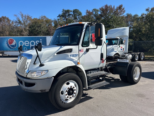 2003 International 4300 4x2 S/A Day Cab Truck Tractor