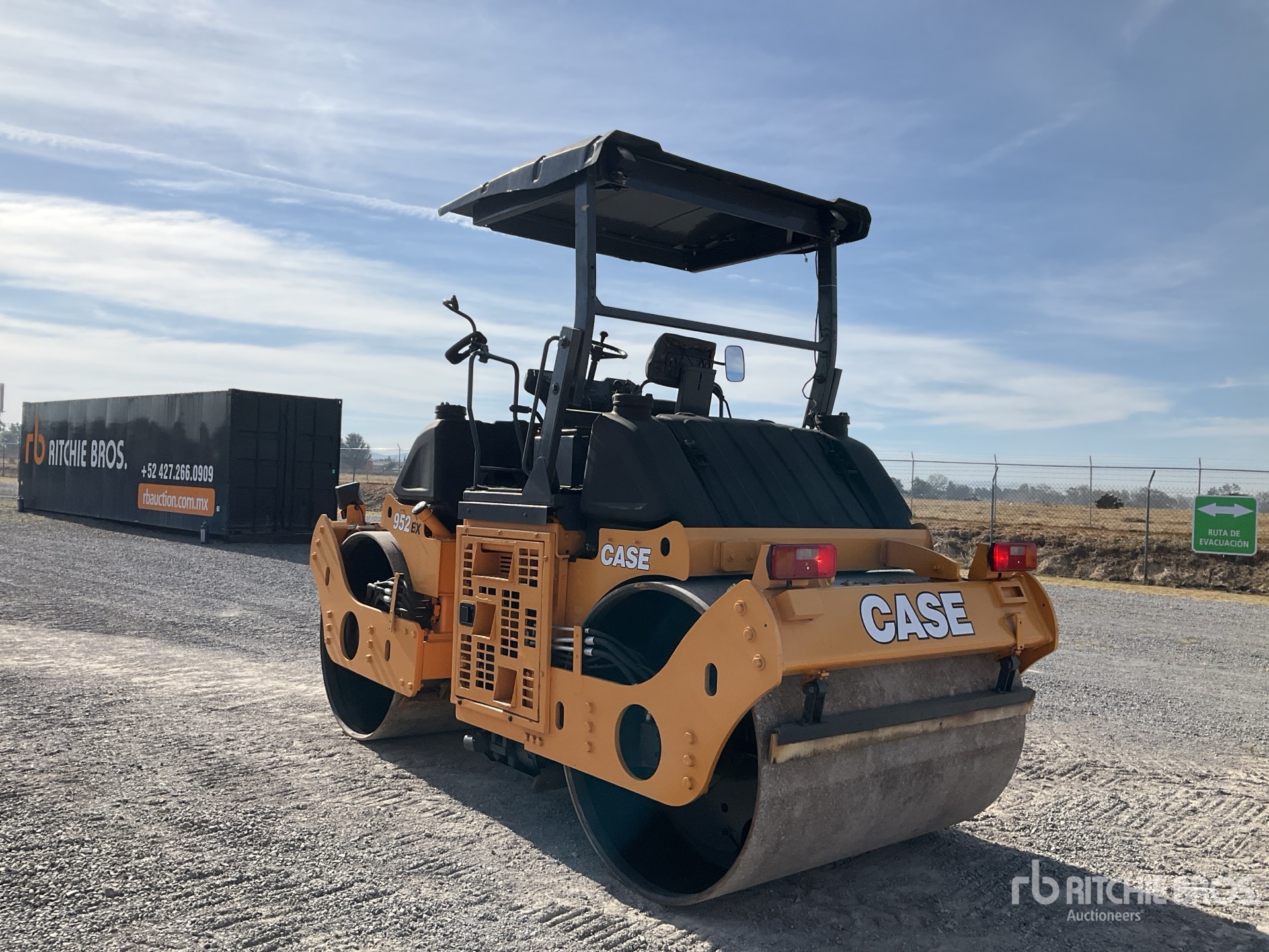 General Appearance with Bild, Ecke hinten links