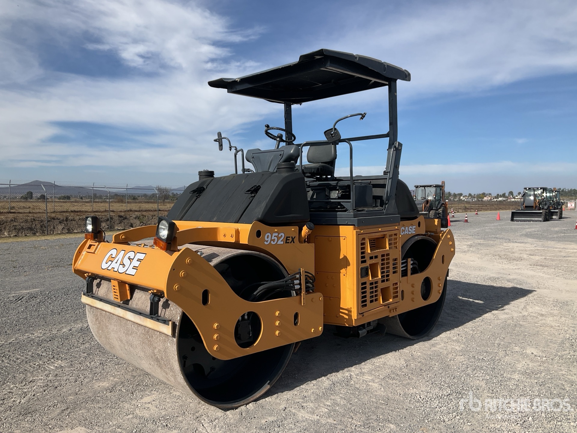 General Appearance with Bild, Ecke vorne links