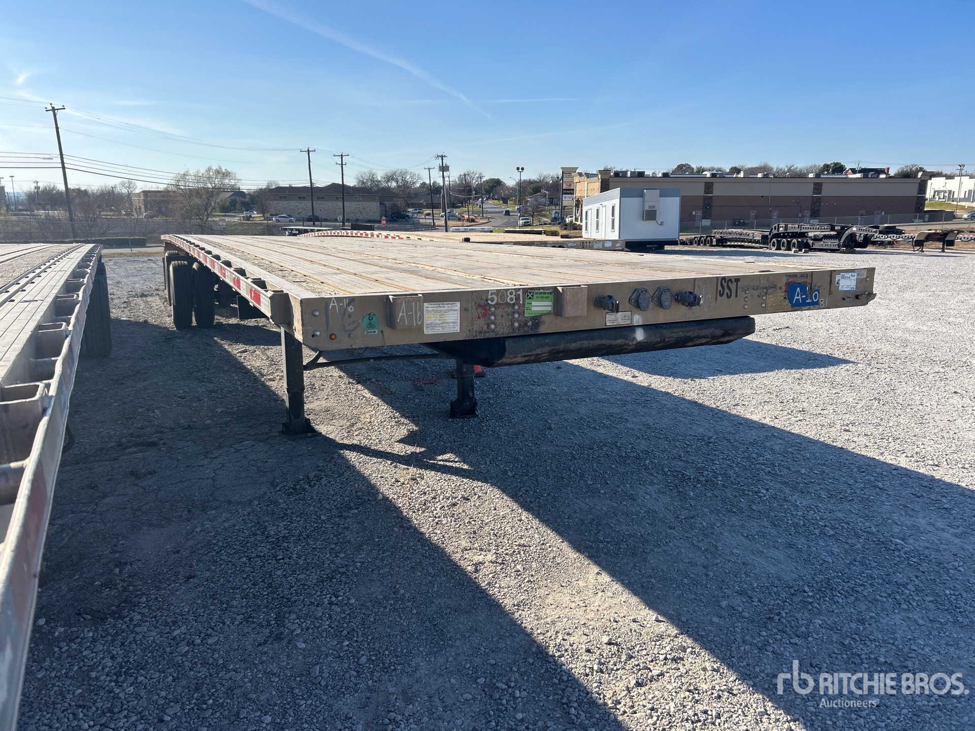 Aspect général with Image, coin avant droit