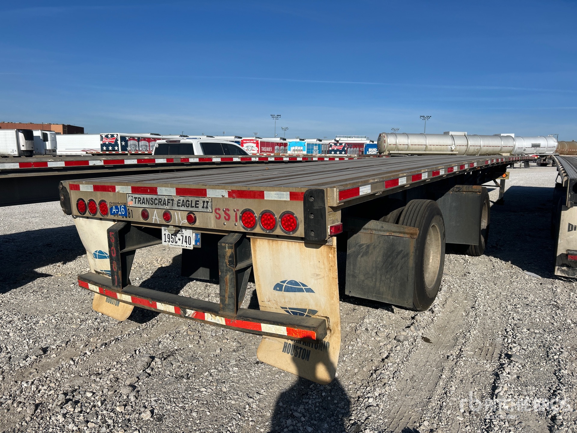 Aspect général with Image, coin arrière droit