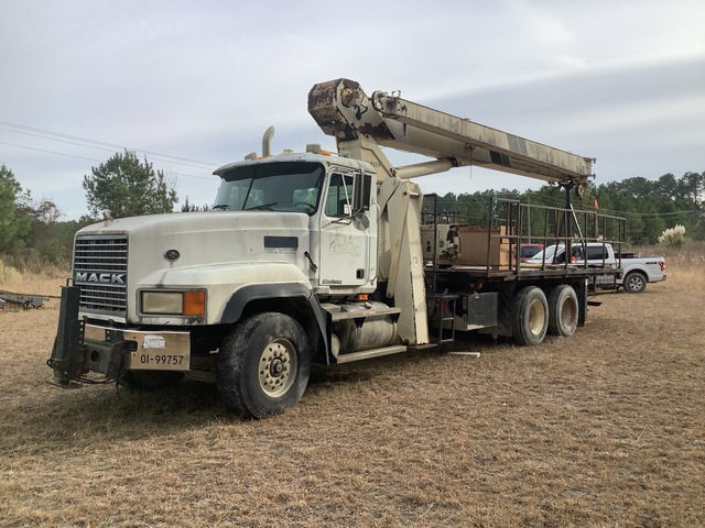 National 800c 42000 lb Straight Boom on 2000 Mack CL713 6x4 Boom Truck