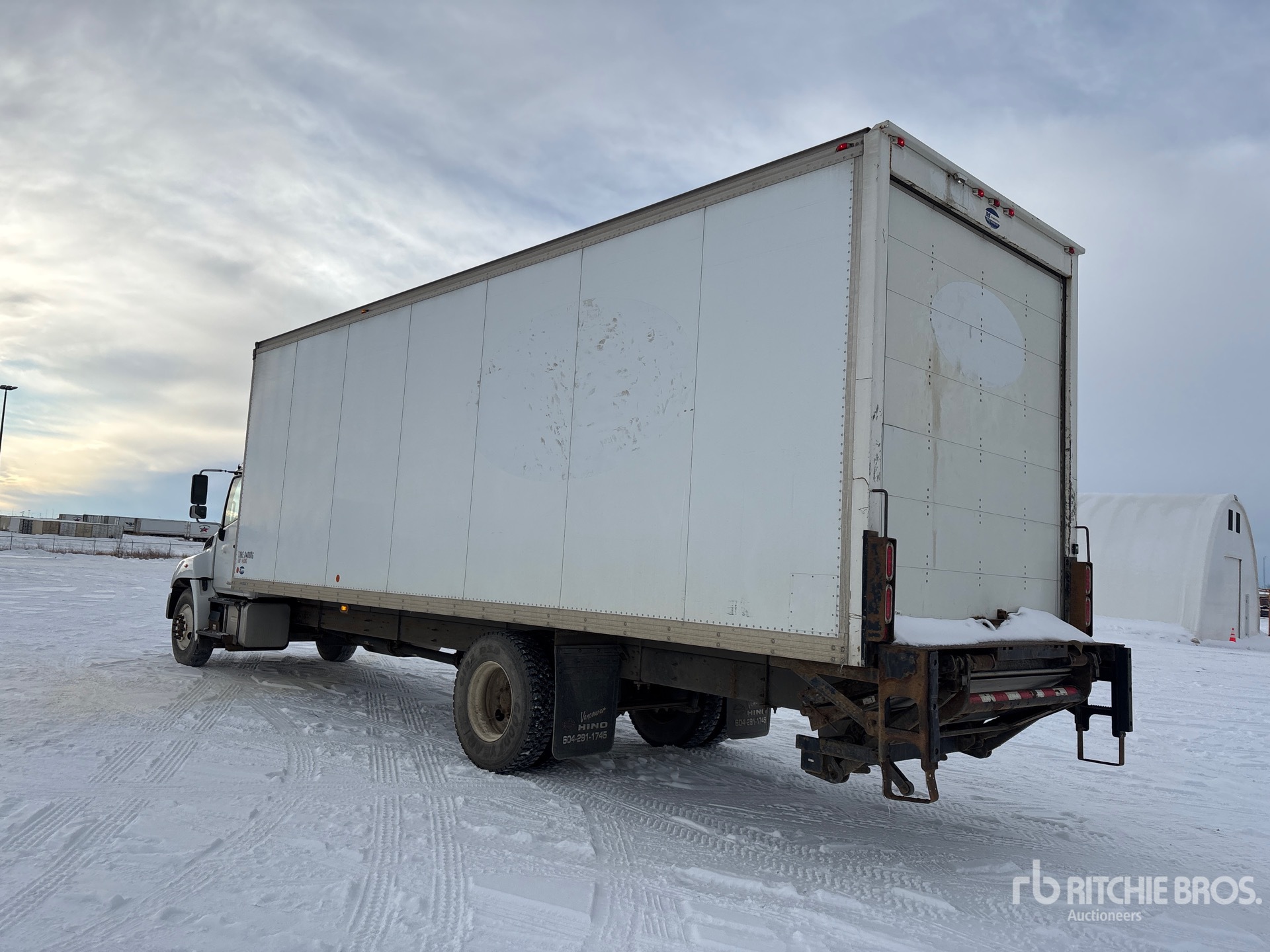 General Appearance with Foto, angolo posteriore sinistro