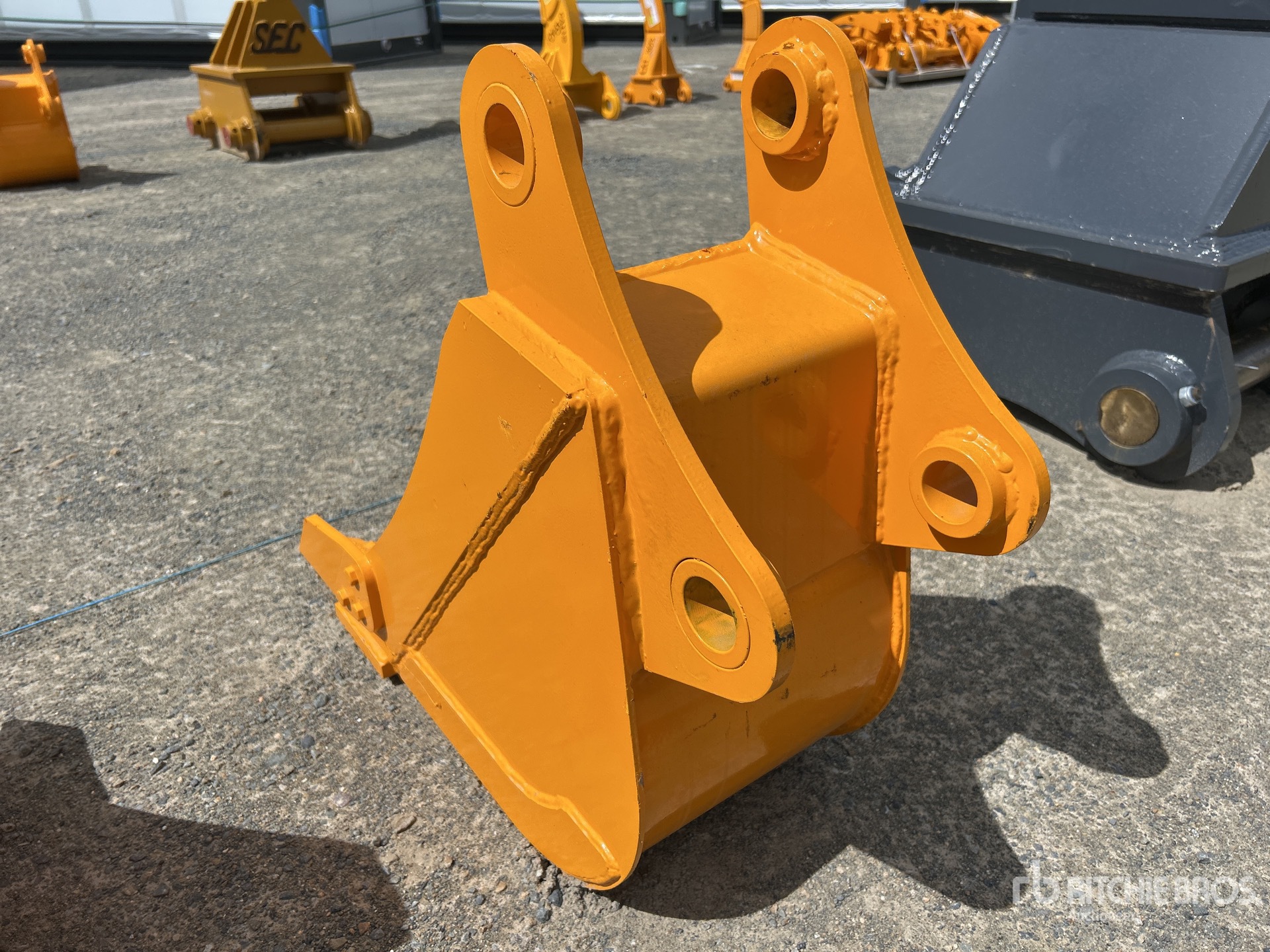 General Appearance with Foto, angolo posteriore sinistro