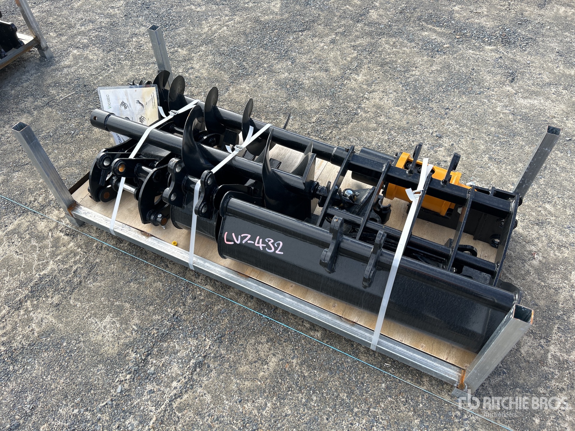 General Appearance with Bild, Ecke vorne links