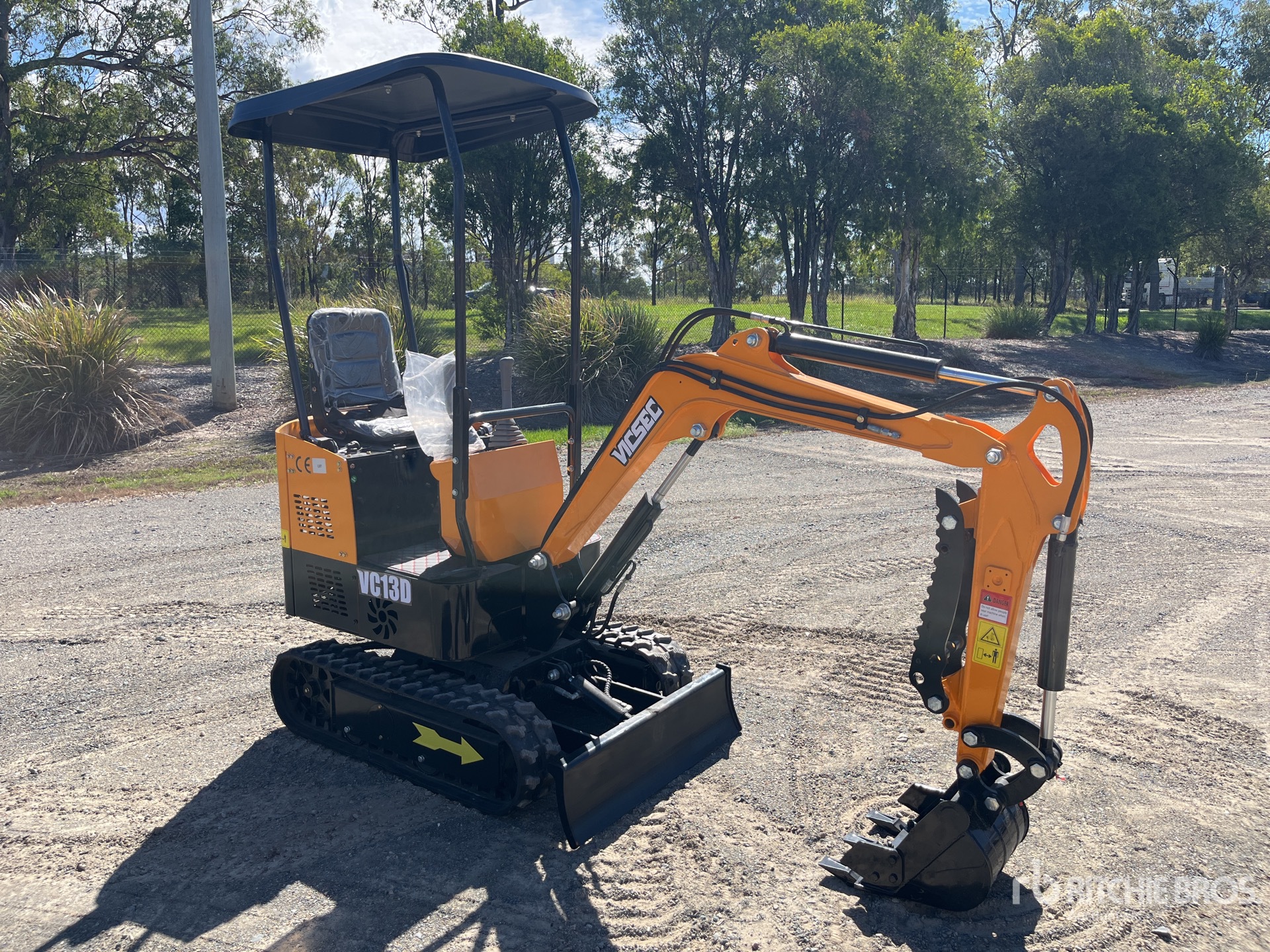 General Appearance with Picture, Right Front Corner