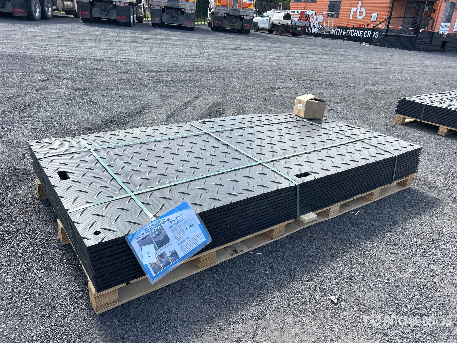 General Appearance with Picture, Left Front Corner