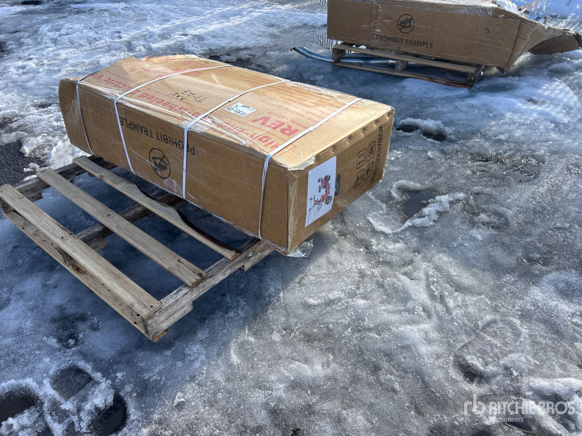 General Appearance with Bild, Ecke vorne rechts