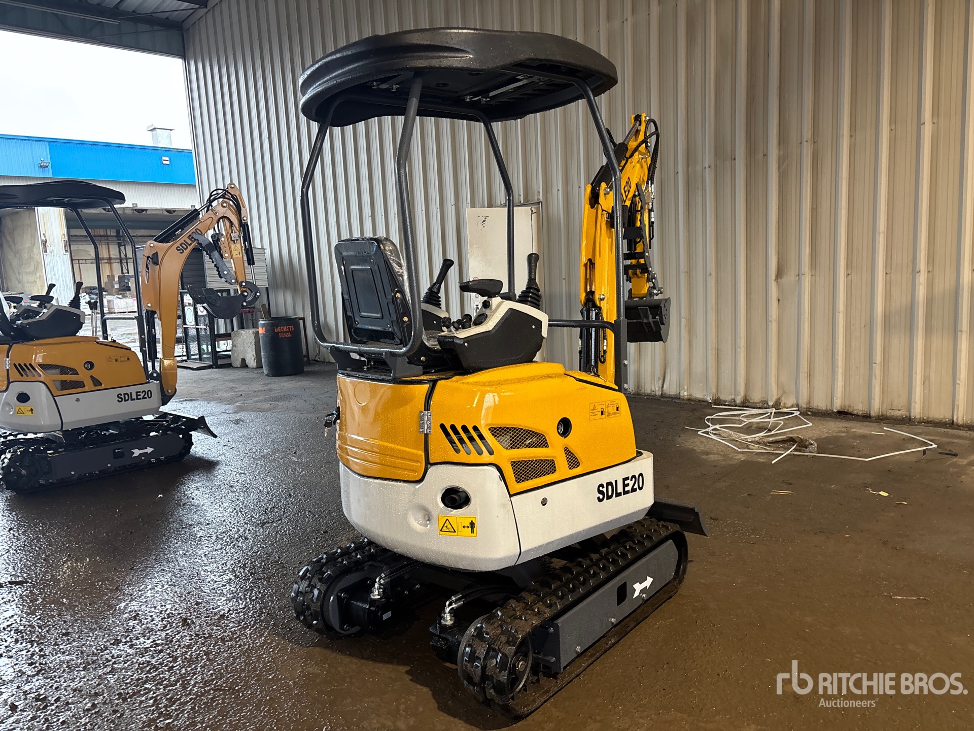 General Appearance with Picture, Right Rear Corner