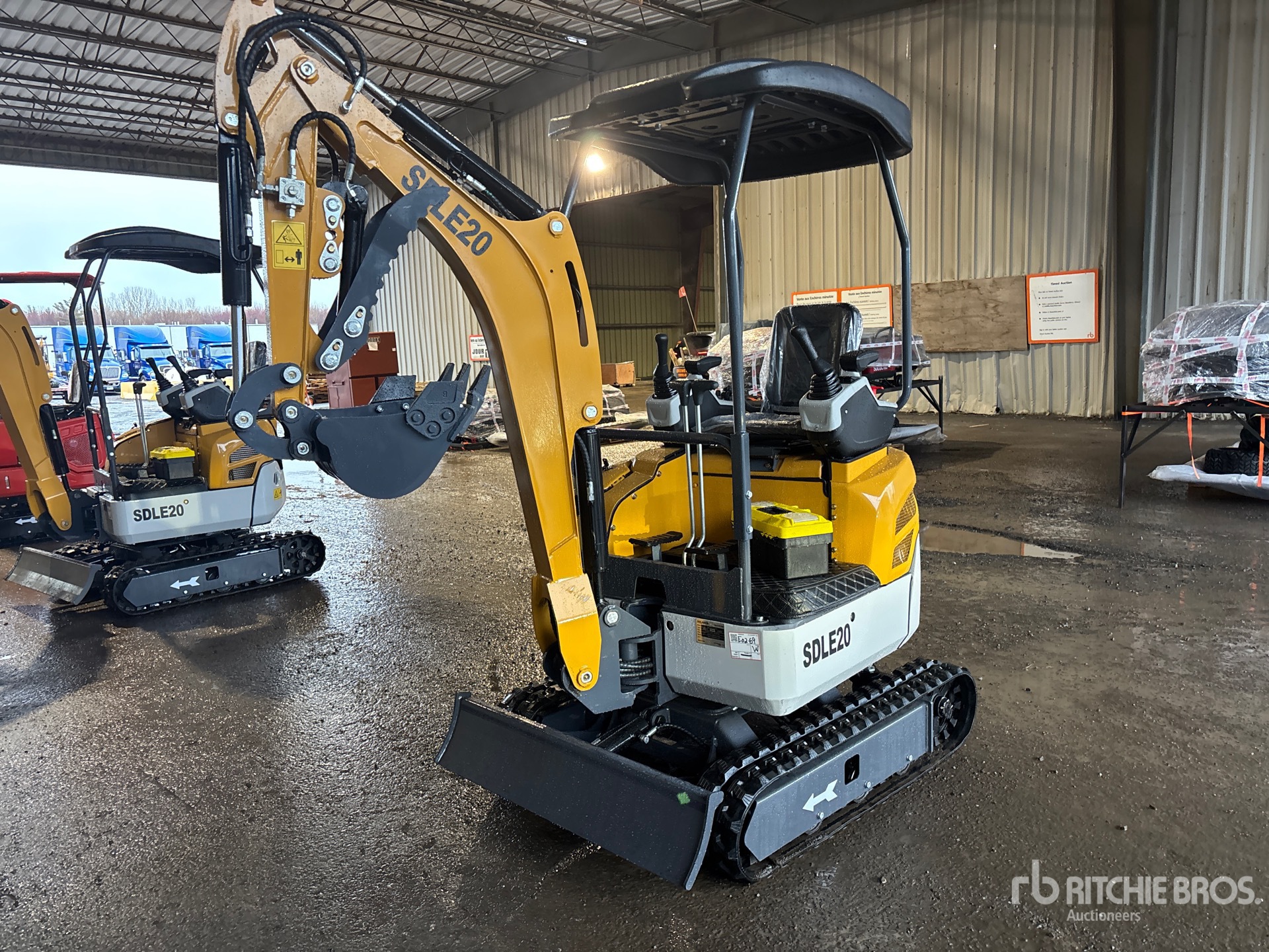 General Appearance with Picture, Left Front Corner