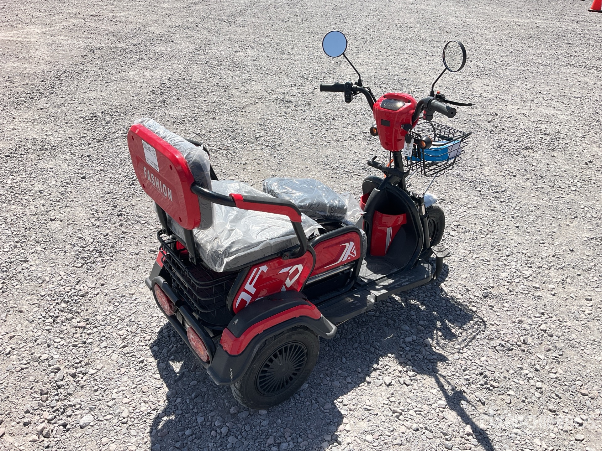 General Appearance with Picture, Right Rear Corner